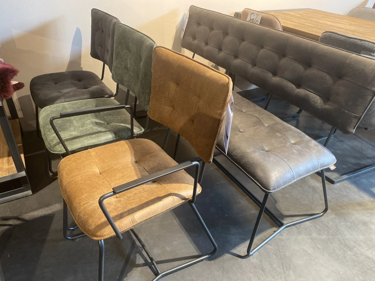 Afbeelding Henders en Hazel Julien 3 stoelen en eetkamerbank 